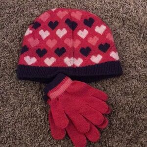 NWOT 2pc Matching Heart Hat and Mittens